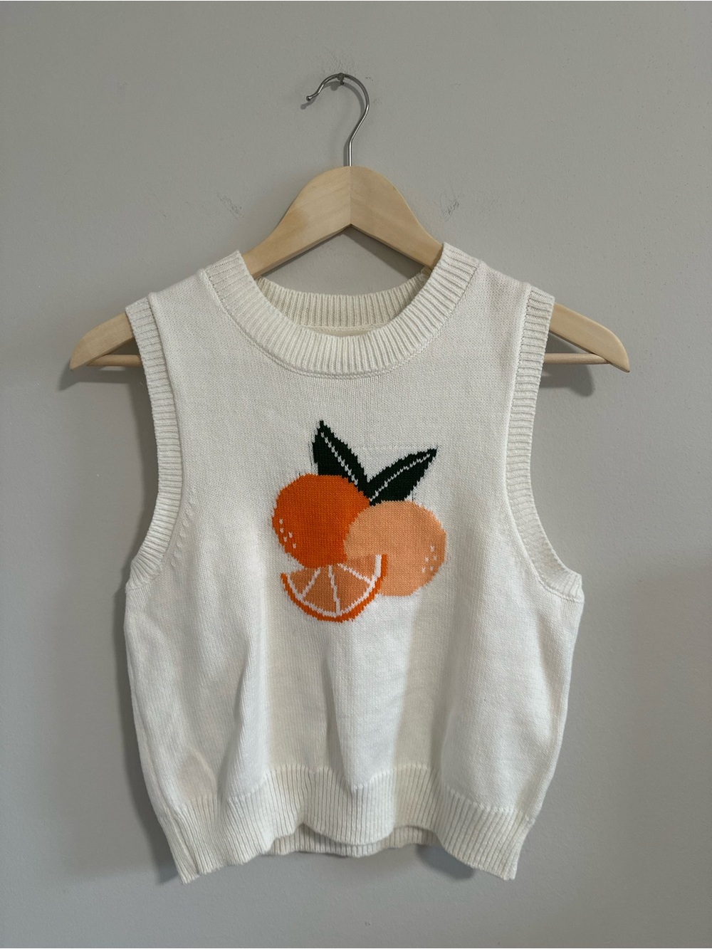 Jessica Simpson Cream Knit Sleeveless Sweater Vest with Orange Fruit NWT